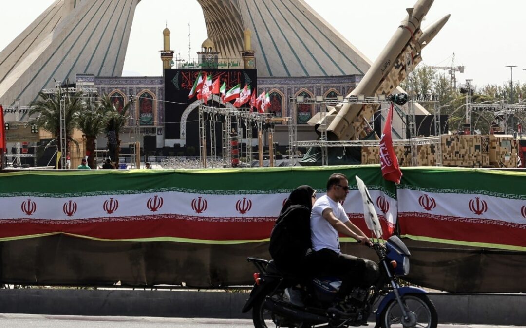 US pauses nightly Iran strikes, as Houthis clash with Saudis