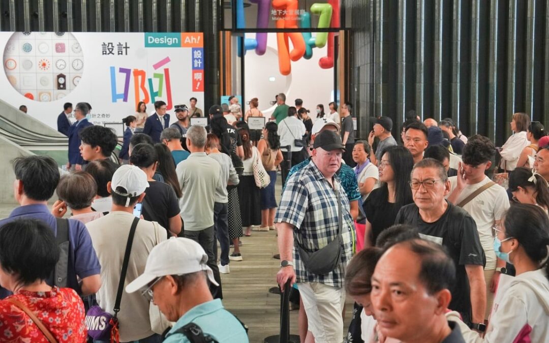 Hongkongers snap up July 1 freebies and discounts with gusto