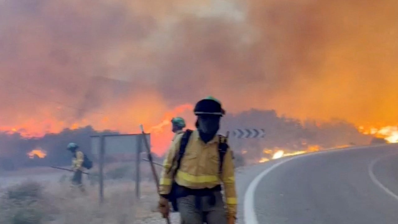 11 dead, 19 missing as Spain wildfire roars through village