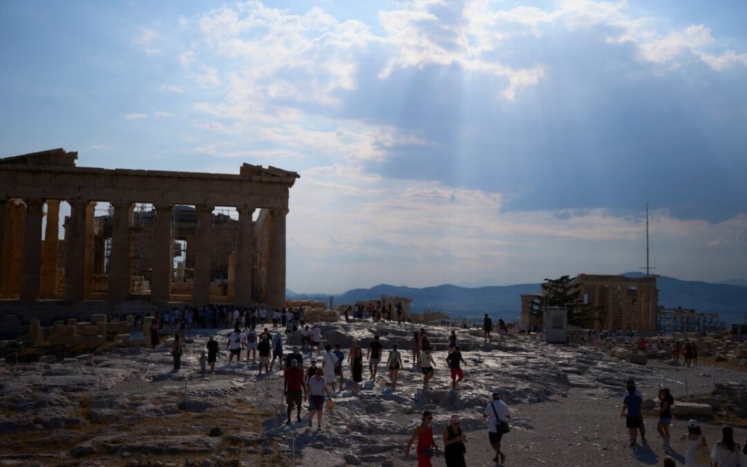 Man stabs tourists near Greece’s Acropolis