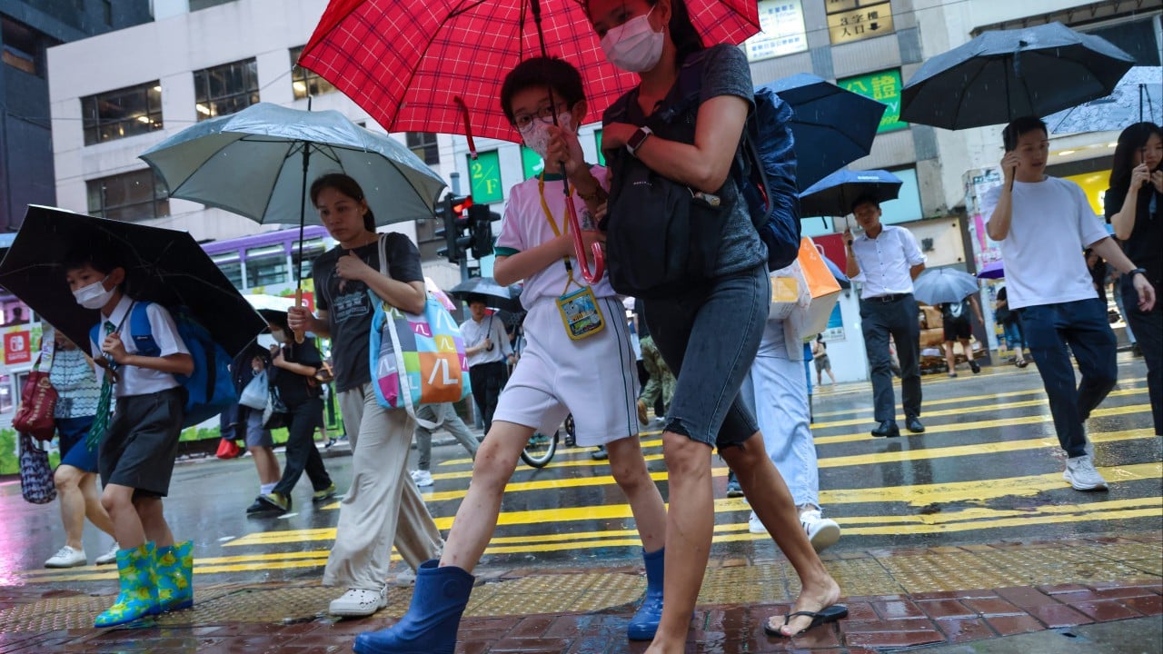 Hong Kong issues amber rainstorm warning, urges public to take precautions