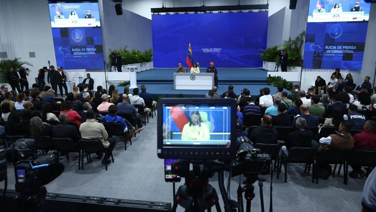Venezuela’s leader defends quake response as thousands remain missing