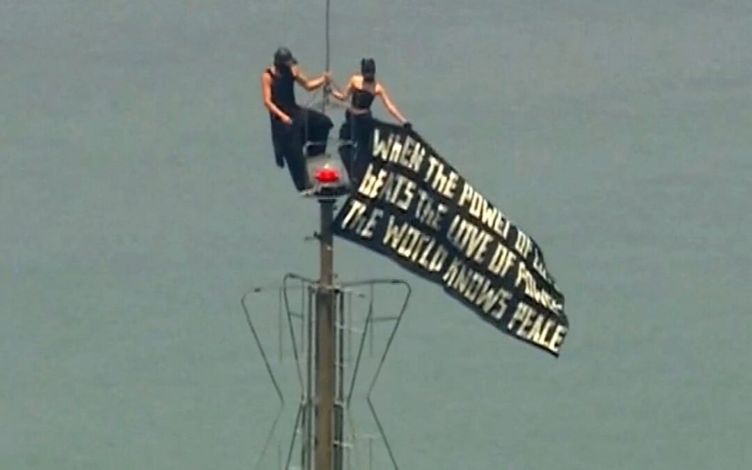 2 arrested after hanging ‘power of love’ banner on top of Empire State Building