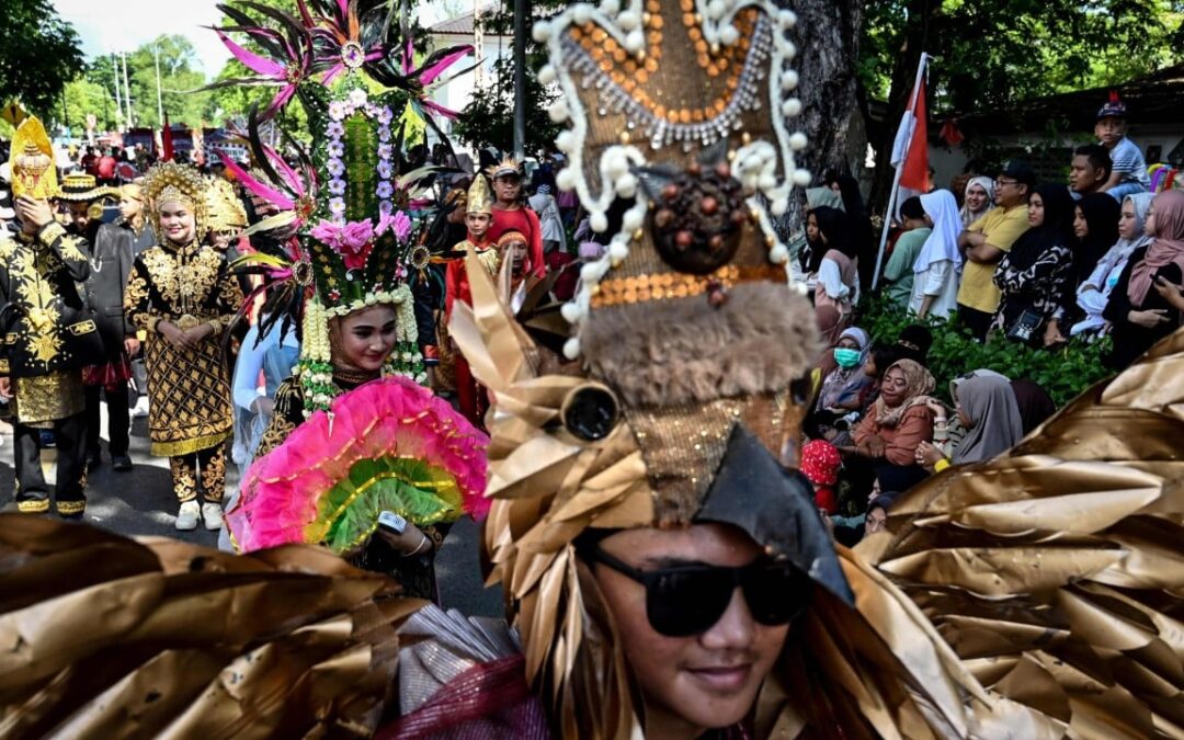 Indonesian Islamic body warns against cross-dressing in Independence Day games