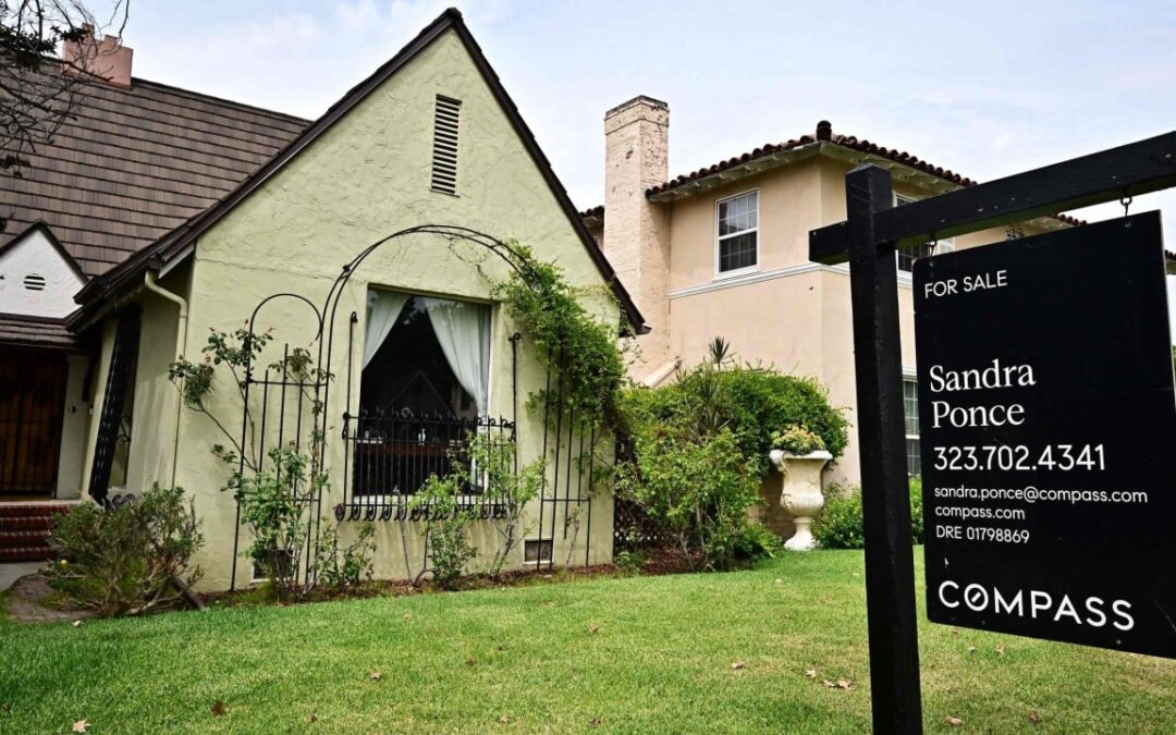 US existing home sales hit weakest pace in over a year