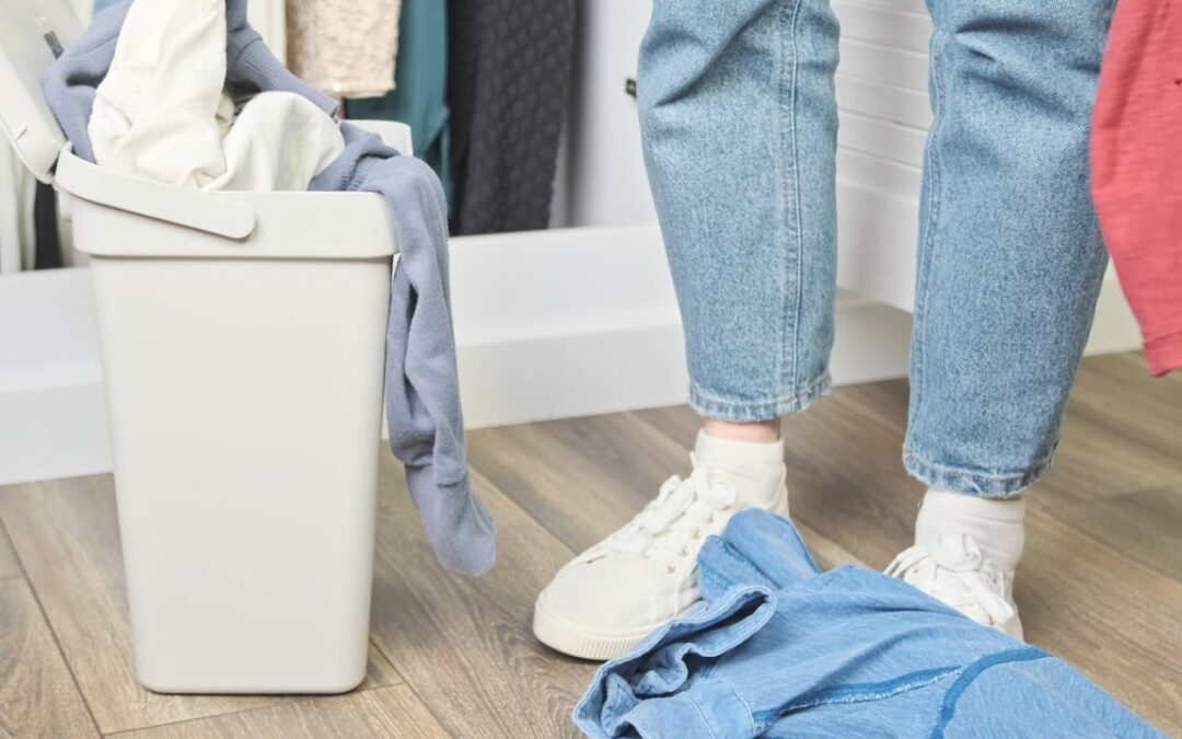 Disposable fashion trend among Chinese tourists sparks waste and health concerns
