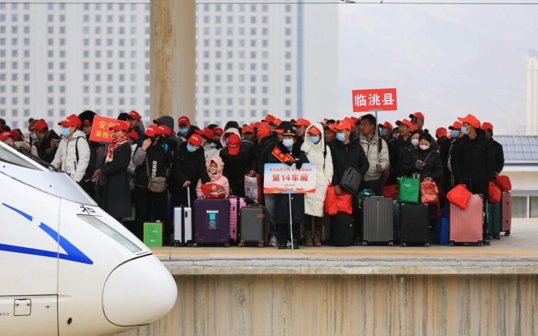 China’s top priority should be wages, not AI