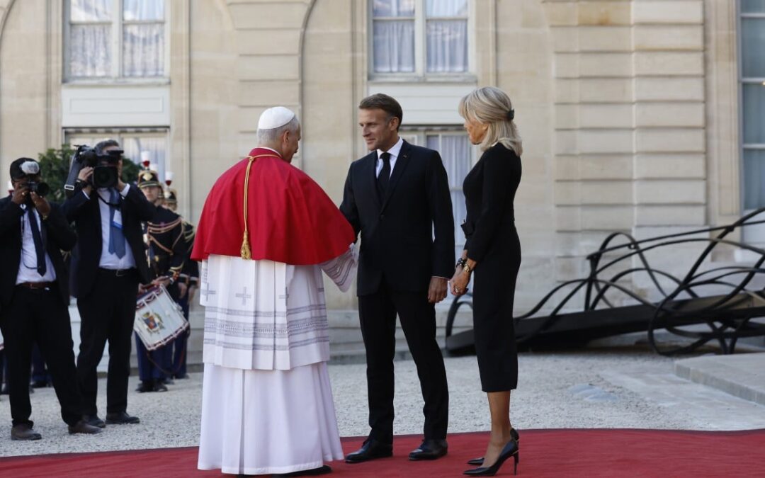 In Paris, Pope warns against losing humanity in ‘paradise of machines’