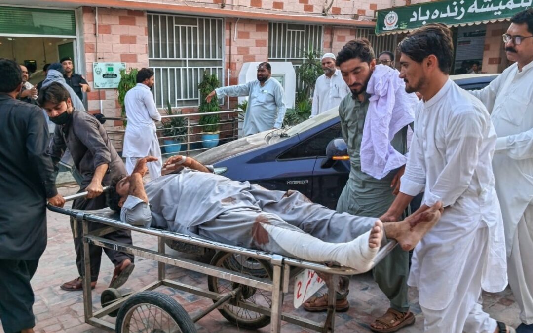 Suicide bombing at police checkpoint in Pakistan kills at least 11