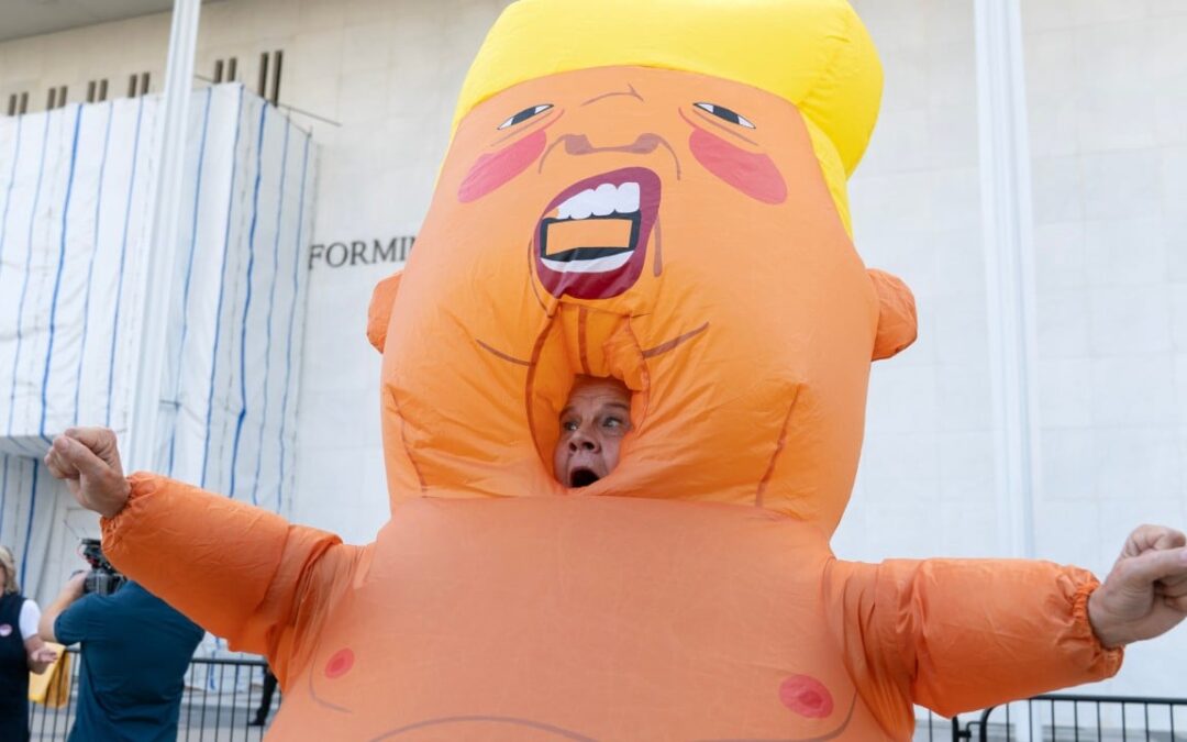 Protesters surround Kennedy Centre over Trump demolition fears