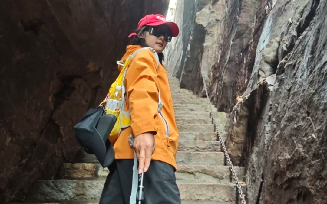 ‘Special-forces’ travel: Chinese woman wins admiration after climbing 5 famous peaks in 5 days