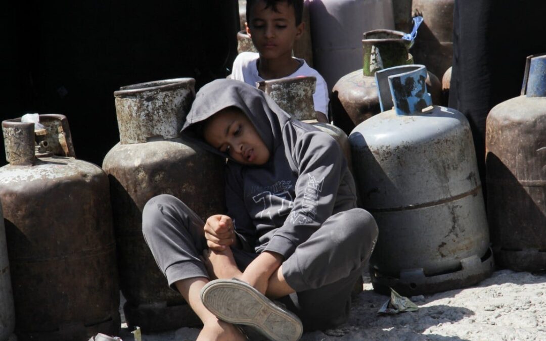 Houthi attack kills 53 at Yemen government training camp