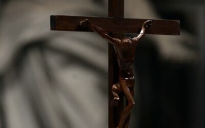 Falling crucifix kills priest during live-streamed mass in Ecuador