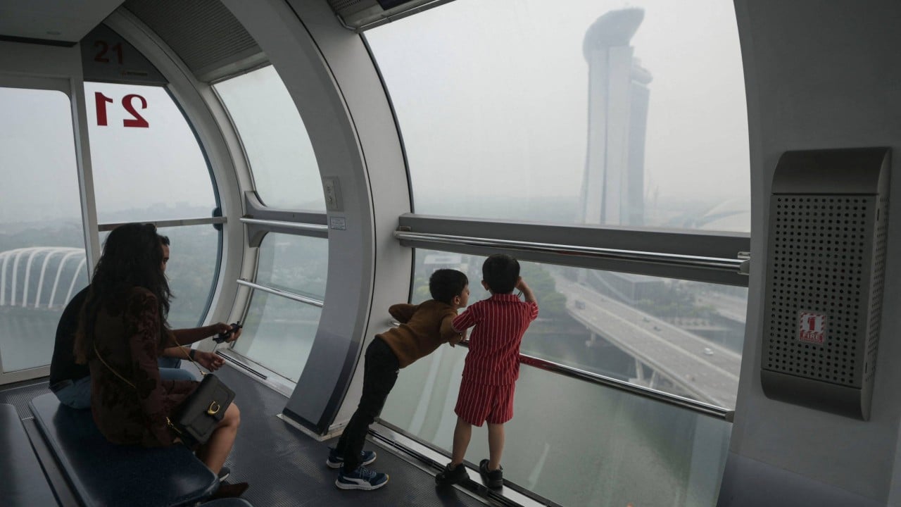 Haze-hit Singapore parents call for Hong Kong-style school air con