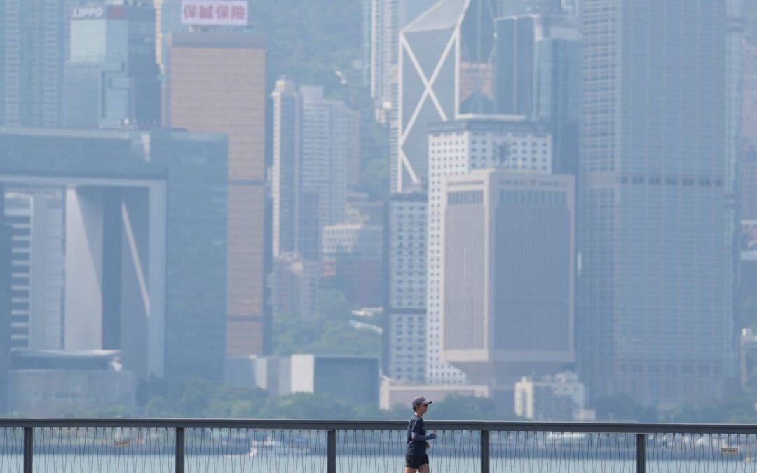 Hong Kong elderly urged to stay indoors as air pollution spikes to serious levels