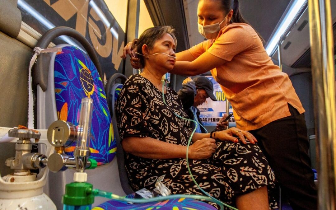 Indonesia’s oxygen bus offers breather to residents choking on toxic haze