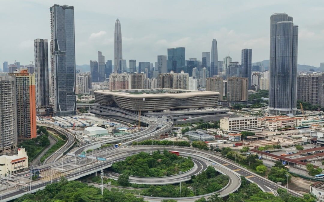 1,500 Hong Kong residents tour revamped Huanggang Port border crossing